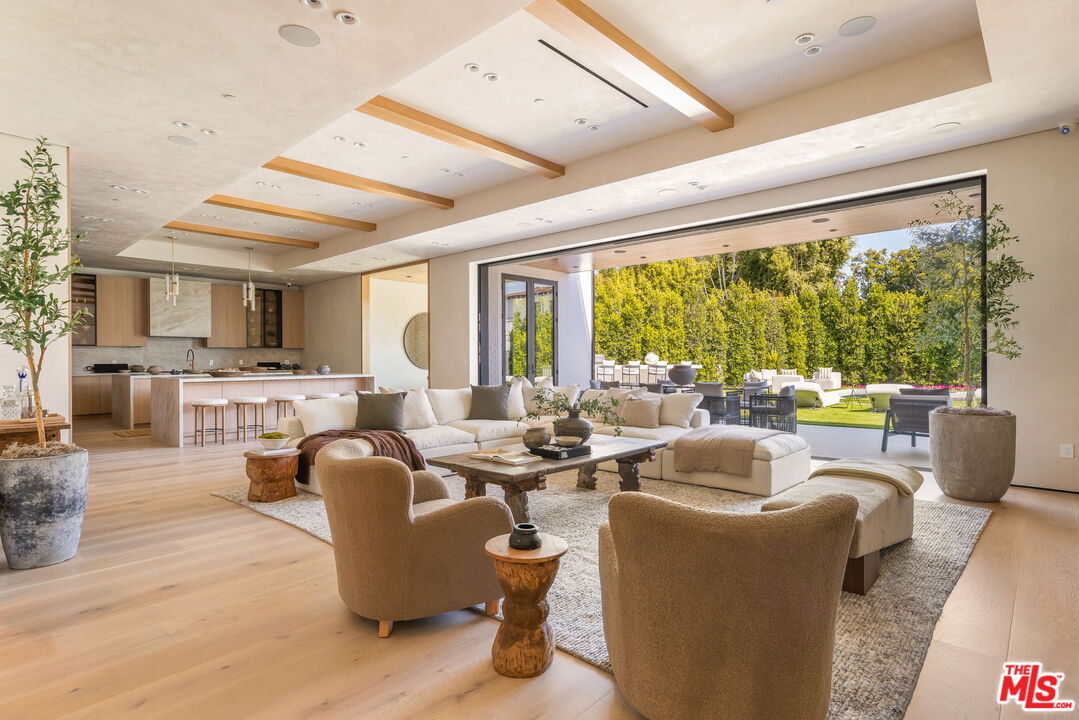 Los Angeles, California, 90024, United States, 8 Bedrooms Bedrooms, ,9 BathroomsBathrooms,Residential,For Sale,1907204