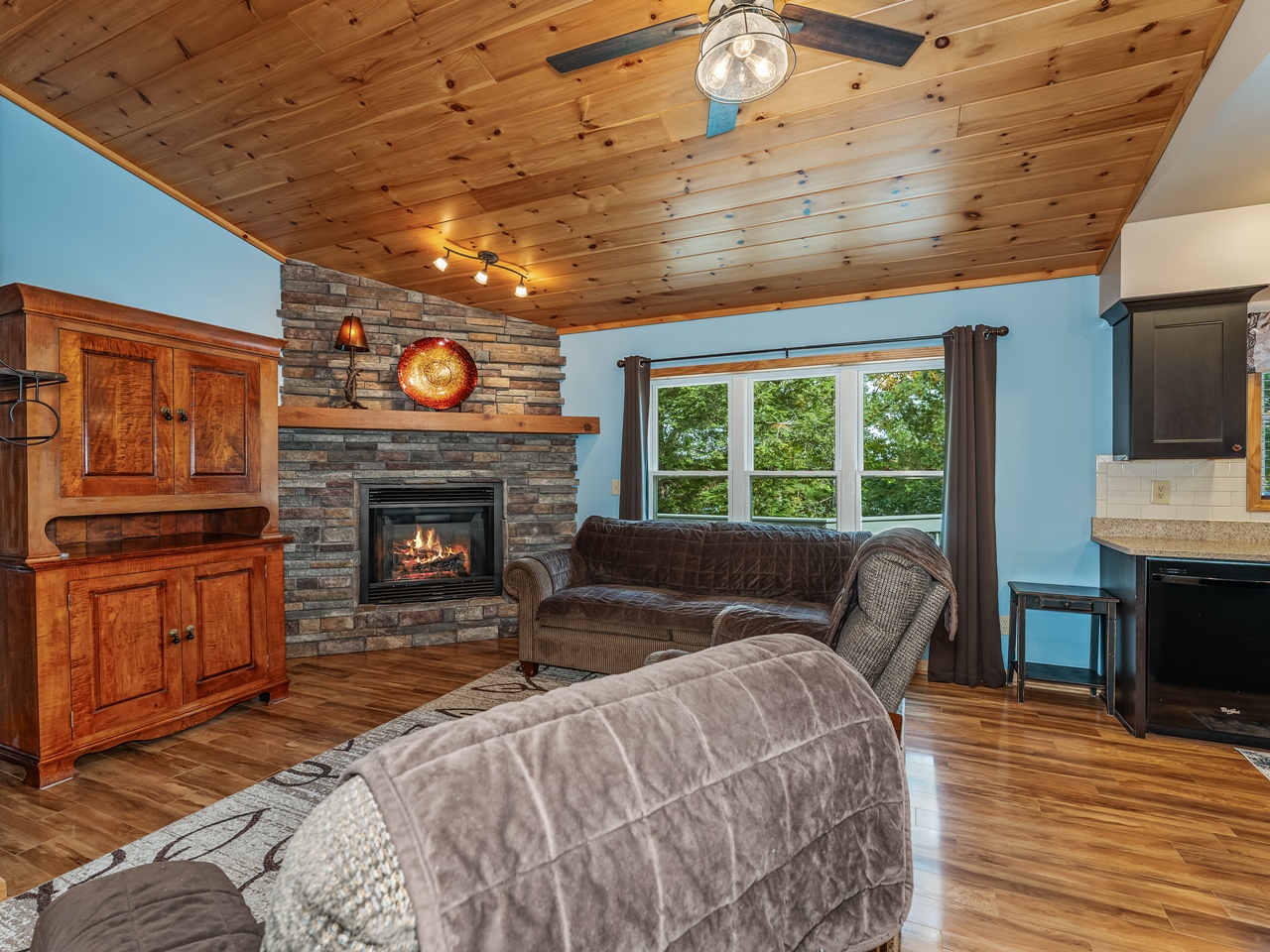 Mercer, Wisconsin, 54547, United States, 3 Bedrooms Bedrooms, ,3 BathroomsBathrooms,Residential,For Sale,1978560