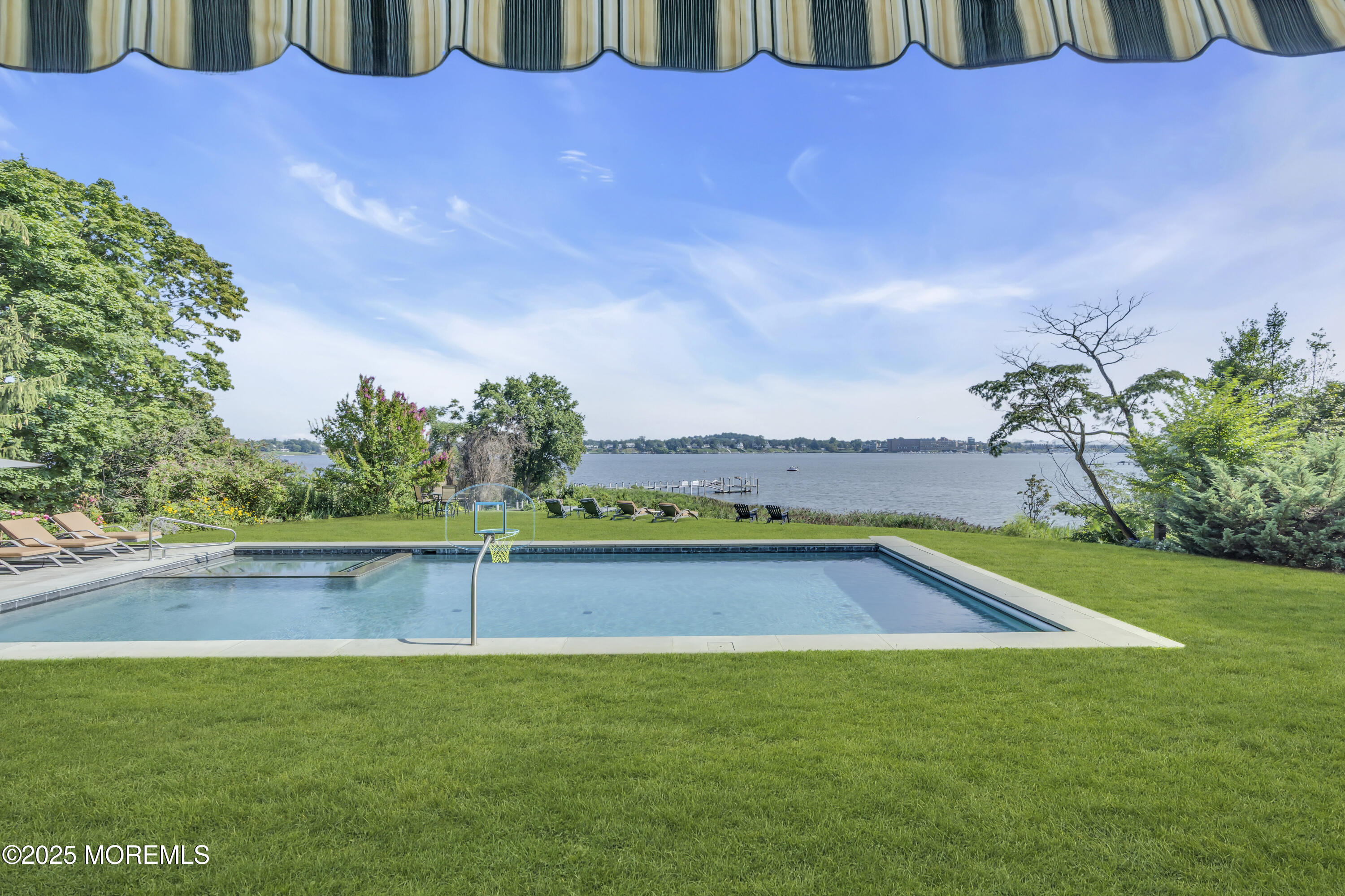 Red Bank, New Jersey, 07701, United States, 9 Bedrooms Bedrooms, ,6 BathroomsBathrooms,Residential,For Sale,1934404