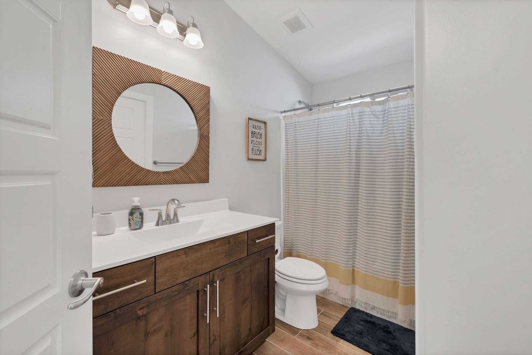  Stylish Single-Level Living with Designer Finishes - 物件實景