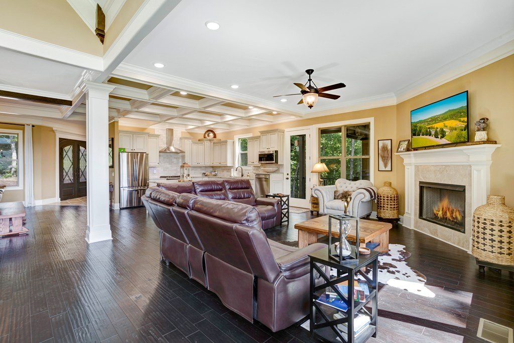 Hiawassee, Georgia, 30546, United States, 4 Bedrooms Bedrooms, ,5 BathroomsBathrooms,Residential,For Sale,1983256