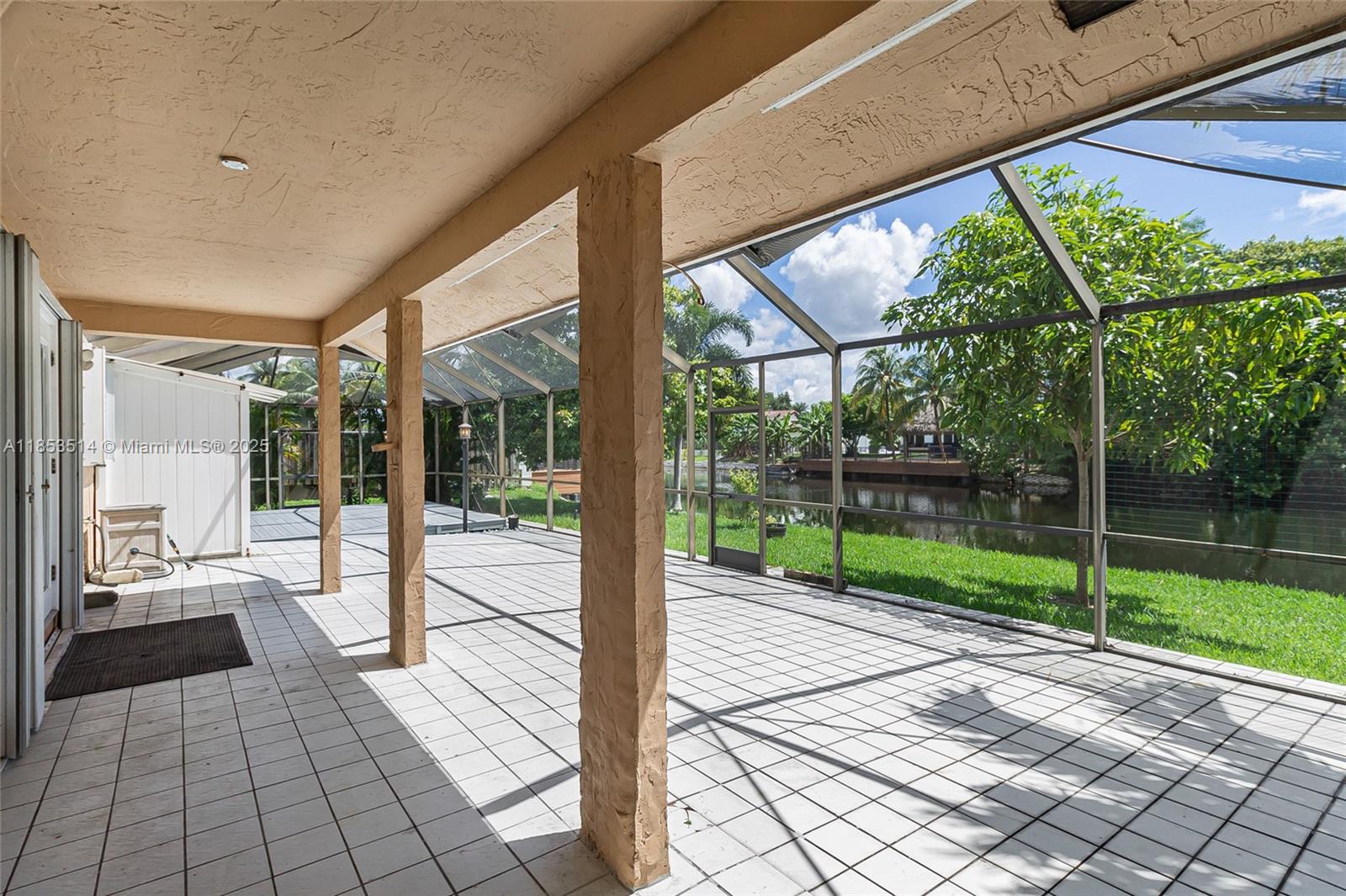 Hialeah, Florida, 33015, United States, 4 Bedrooms Bedrooms, ,3 BathroomsBathrooms,Residential,For Sale,1918630