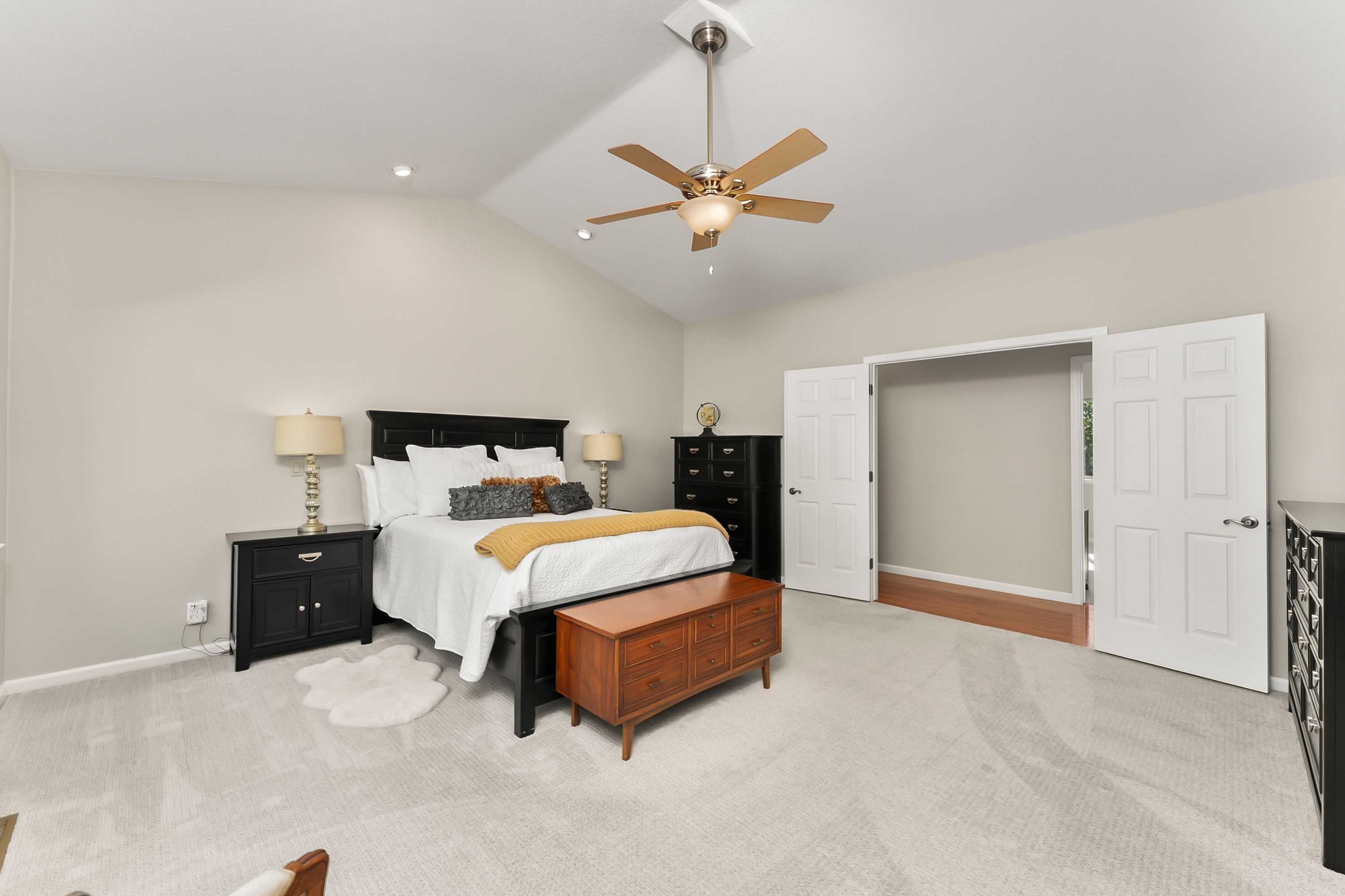  Thoughtfully Designed Living with Income Potential - 物件實景