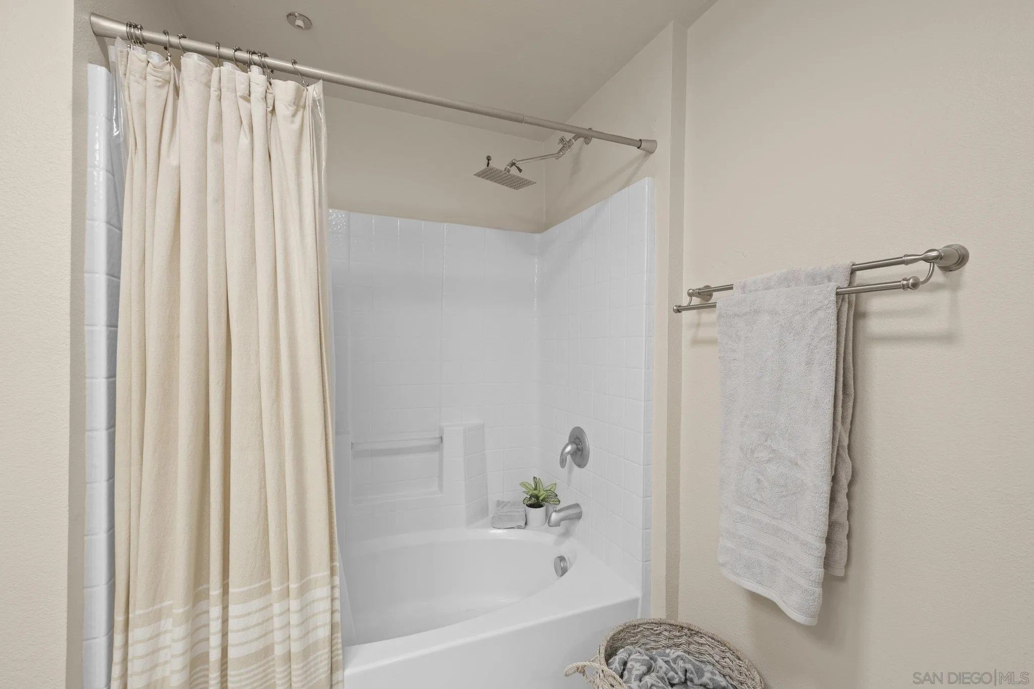 San Diego, California, 92101, United States, 1 Bedroom Bedrooms, ,1 BathroomBathrooms,Residential,For Sale,1951251