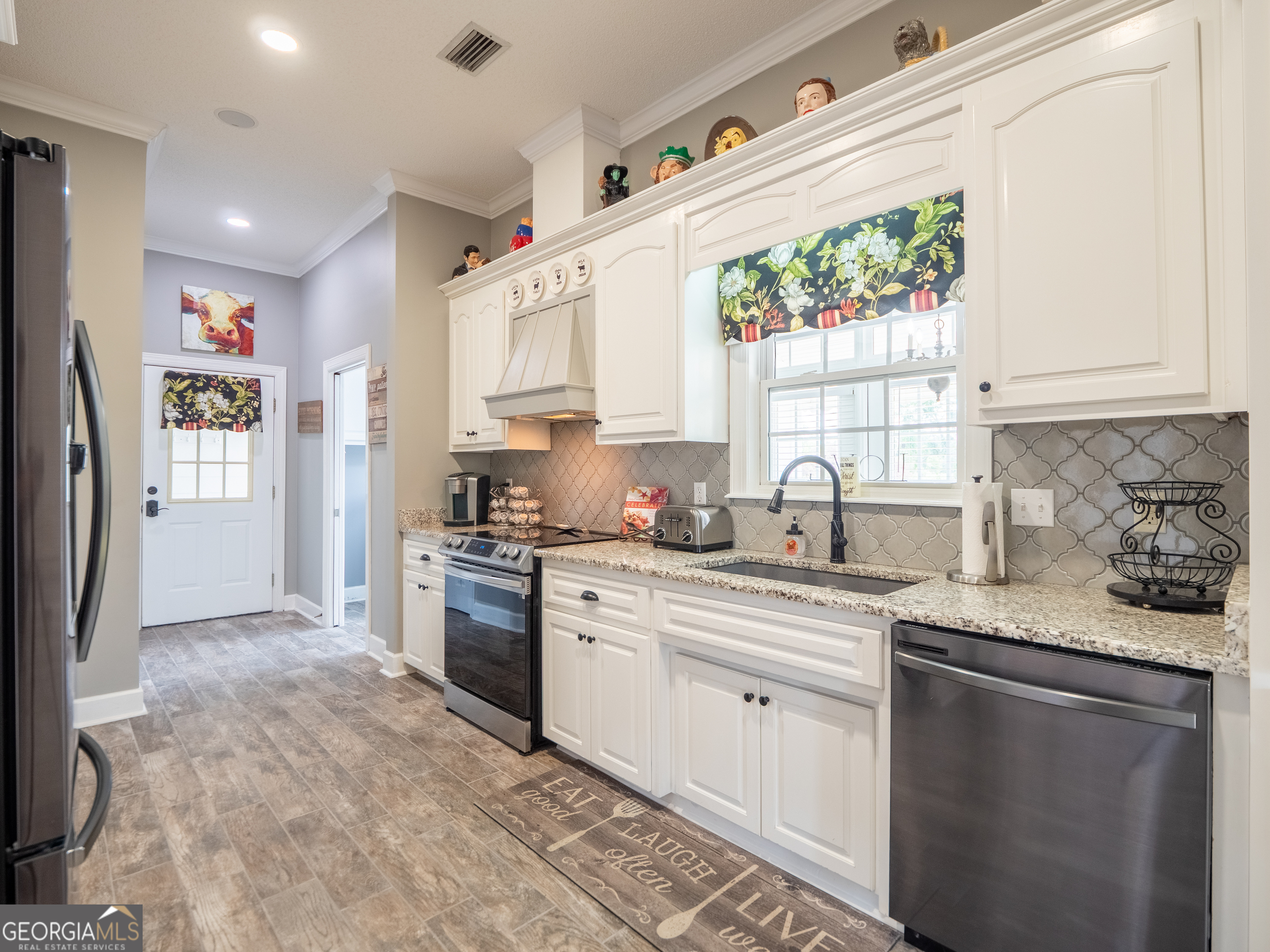 Valdosta, Georgia, 31601, United States, 3 Bedrooms Bedrooms, ,4 BathroomsBathrooms,Residential,For Sale,1836359