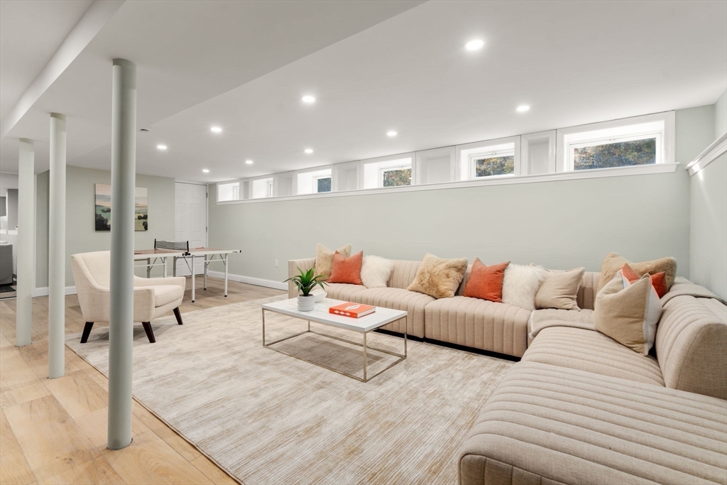 Newton, Massachusetts, 02460, United States, 4 Bedrooms Bedrooms, ,5 BathroomsBathrooms,Residential,For Sale,1992960