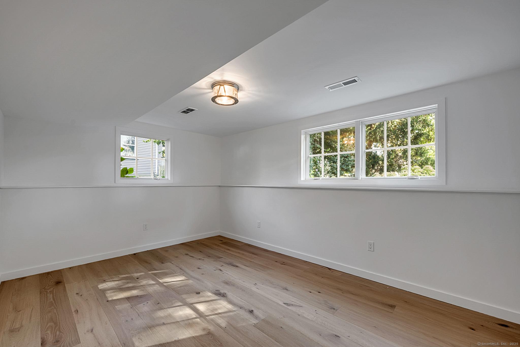 Madison, Connecticut, 06443, United States, 5 Bedrooms Bedrooms, ,3 BathroomsBathrooms,Residential,For Sale,1941280