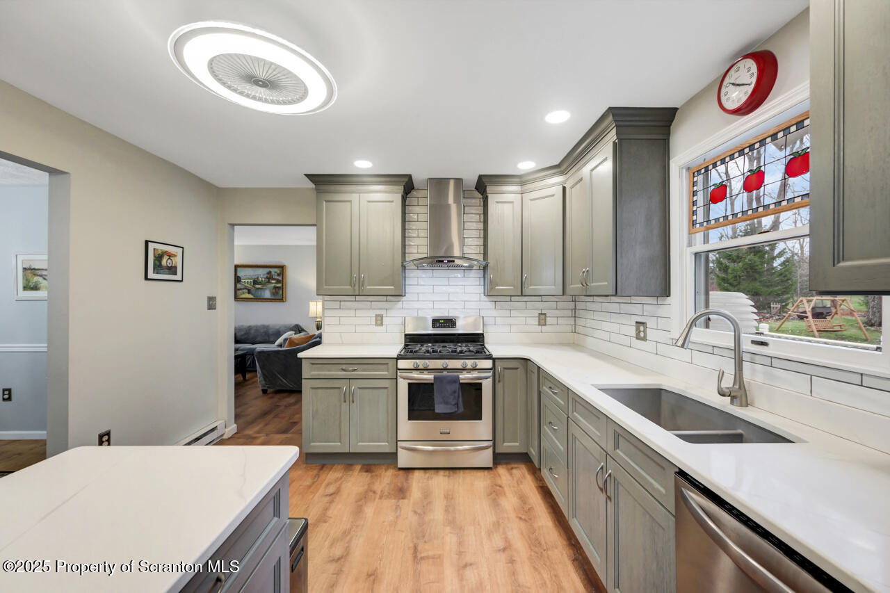 Moscow, Pennsylvania, 18444, United States, 4 Bedrooms Bedrooms, ,3 BathroomsBathrooms,Residential,For Sale,1999733