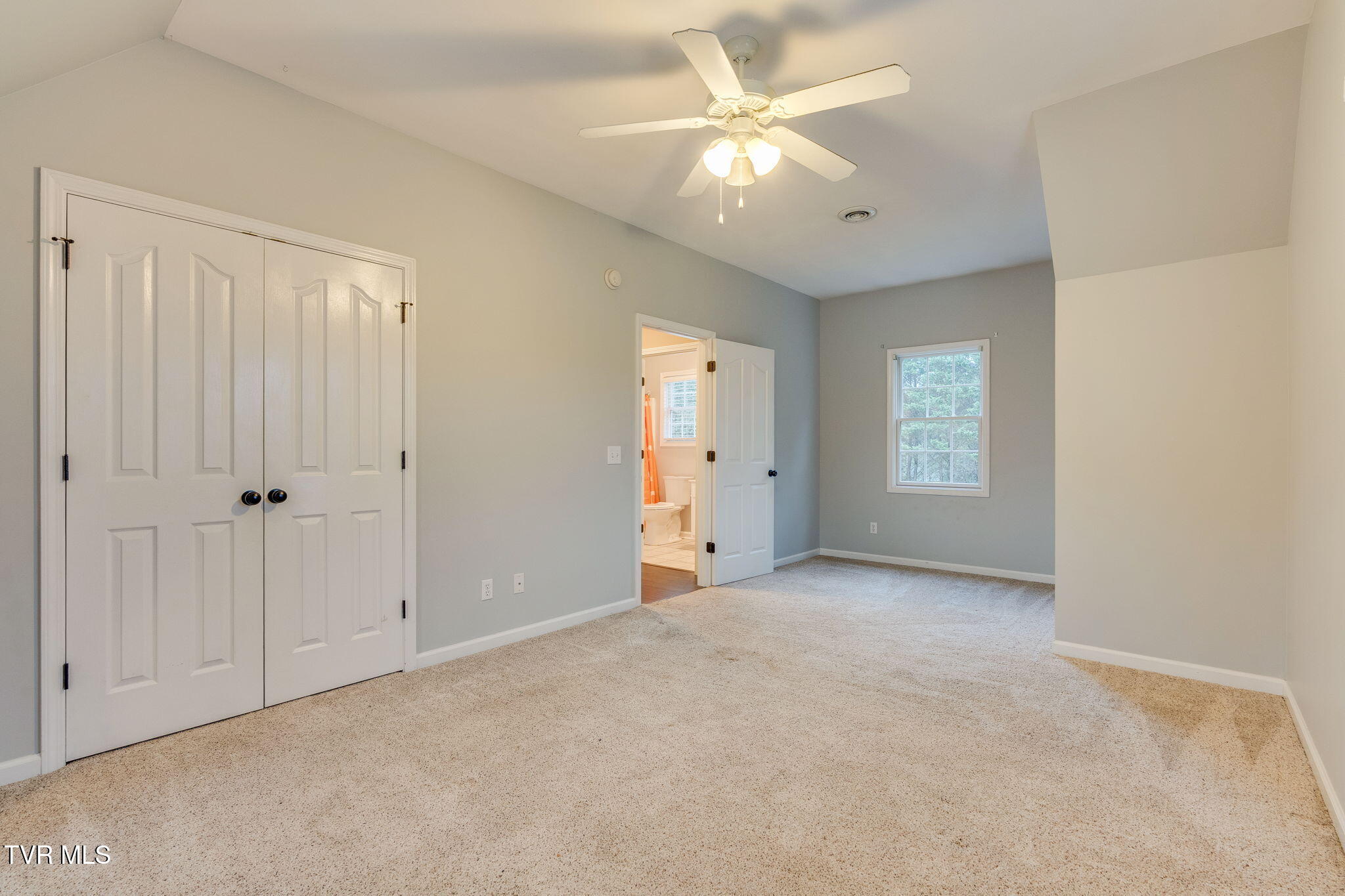 Gray, Tennessee, 37615, United States, 3 Bedrooms Bedrooms, ,4 BathroomsBathrooms,Residential,For Sale,1978151