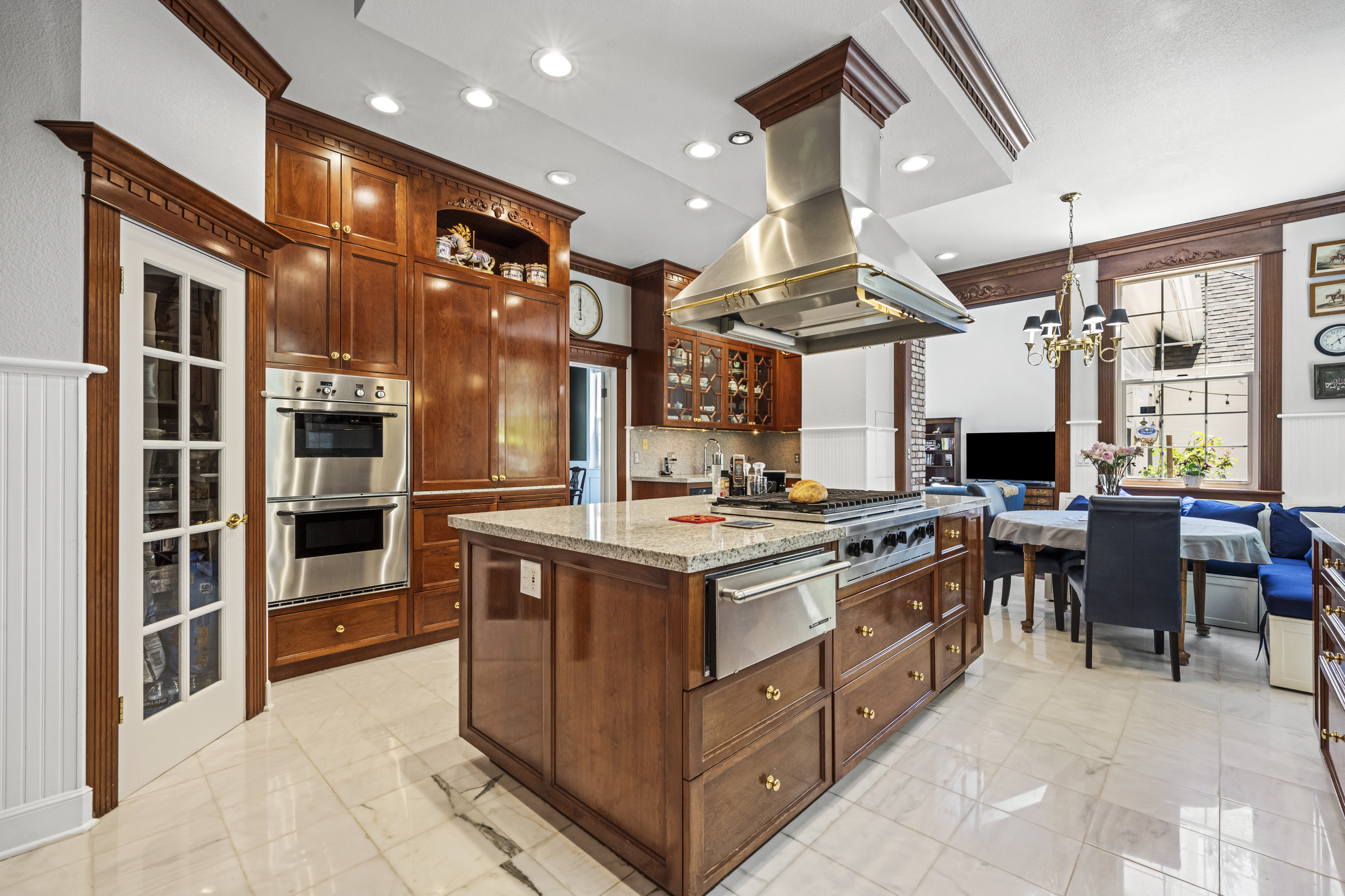  Grand Georgia Colonial Estate with Luxurious Designer Finishes - 物件實景
