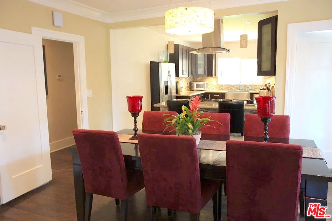 Los Angeles, California, 90004, United States, 3 Bedrooms Bedrooms, ,2 BathroomsBathrooms,Residential,For Sale,1987730