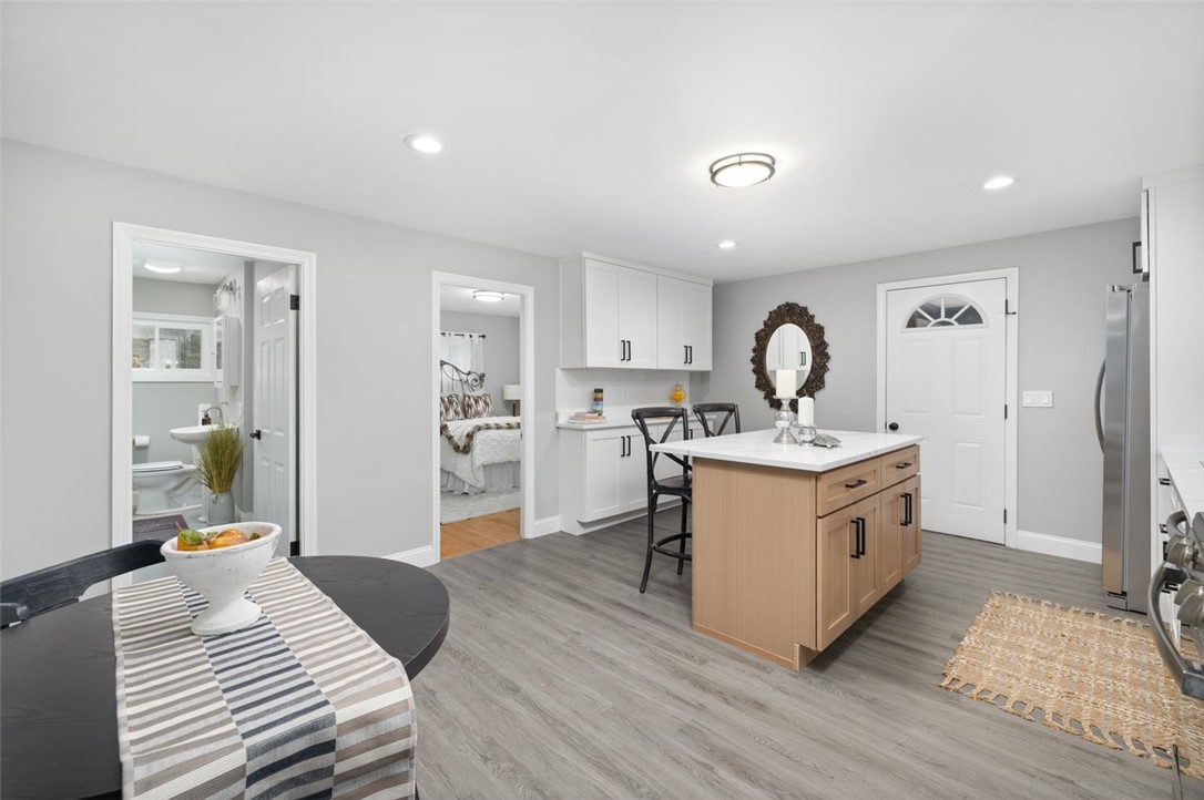 Tiverton, Rhode Island, 02878, United States, 4 Bedrooms Bedrooms, ,2 BathroomsBathrooms,Residential,For Sale,1992829