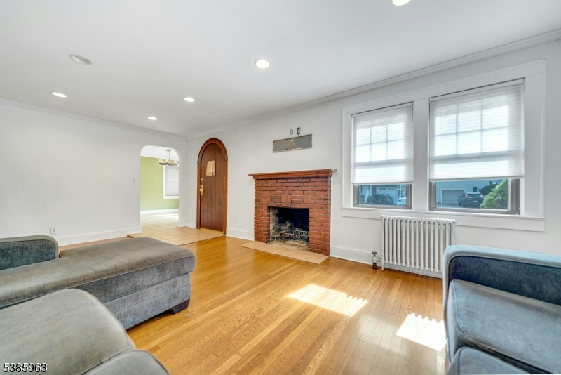 Livingston Twp., New Jersey, 07039, United States, 2 Bedrooms Bedrooms, ,2 BathroomsBathrooms,Residential,For Sale,1951171