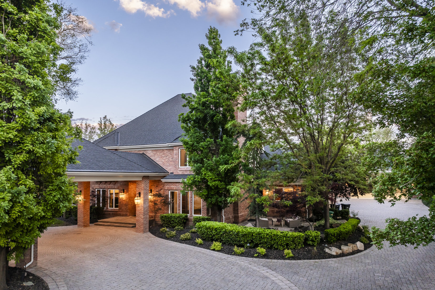  Gated West Jordan 2 Story Estate with 10 Car Garage and Swimming Pool - 物件實景