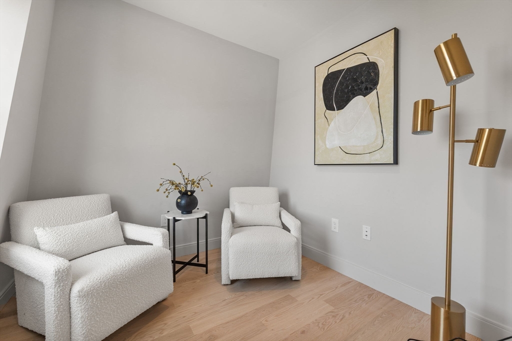 Boston, Massachusetts, 02128, United States, 1 Bedroom Bedrooms, ,2 BathroomsBathrooms,Residential,For Sale,1935208