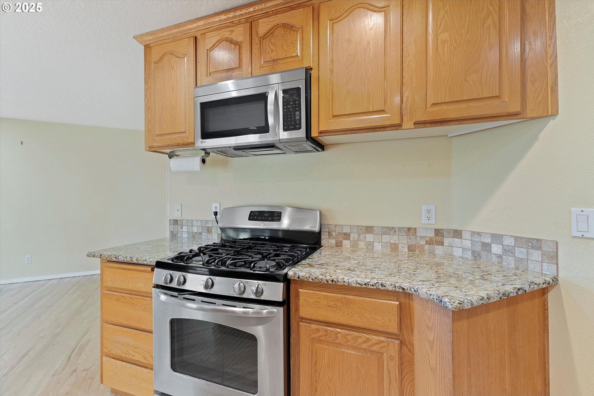 Newberg, Oregon, 97132, United States, 3 Bedrooms Bedrooms, ,2 BathroomsBathrooms,Residential,For Sale,1972944