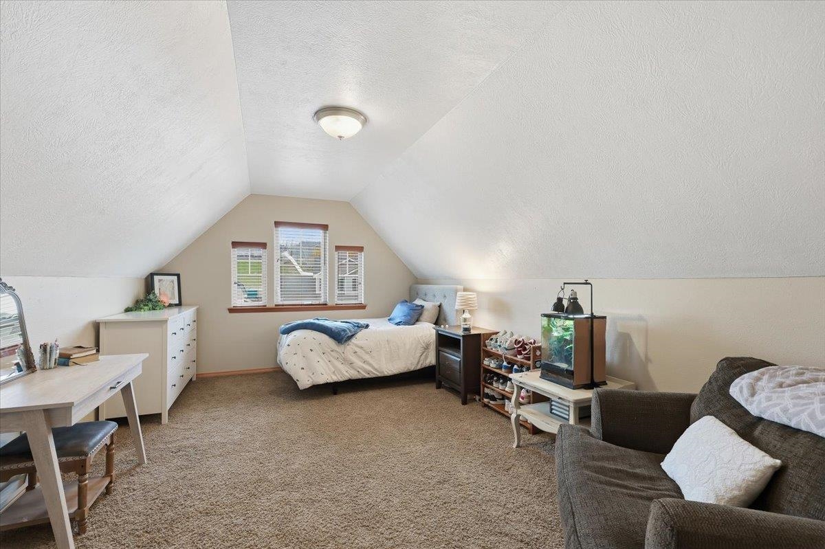 Greenacres, Washington, 99016, United States, 6 Bedrooms Bedrooms, ,3 BathroomsBathrooms,Residential,For Sale,1992048