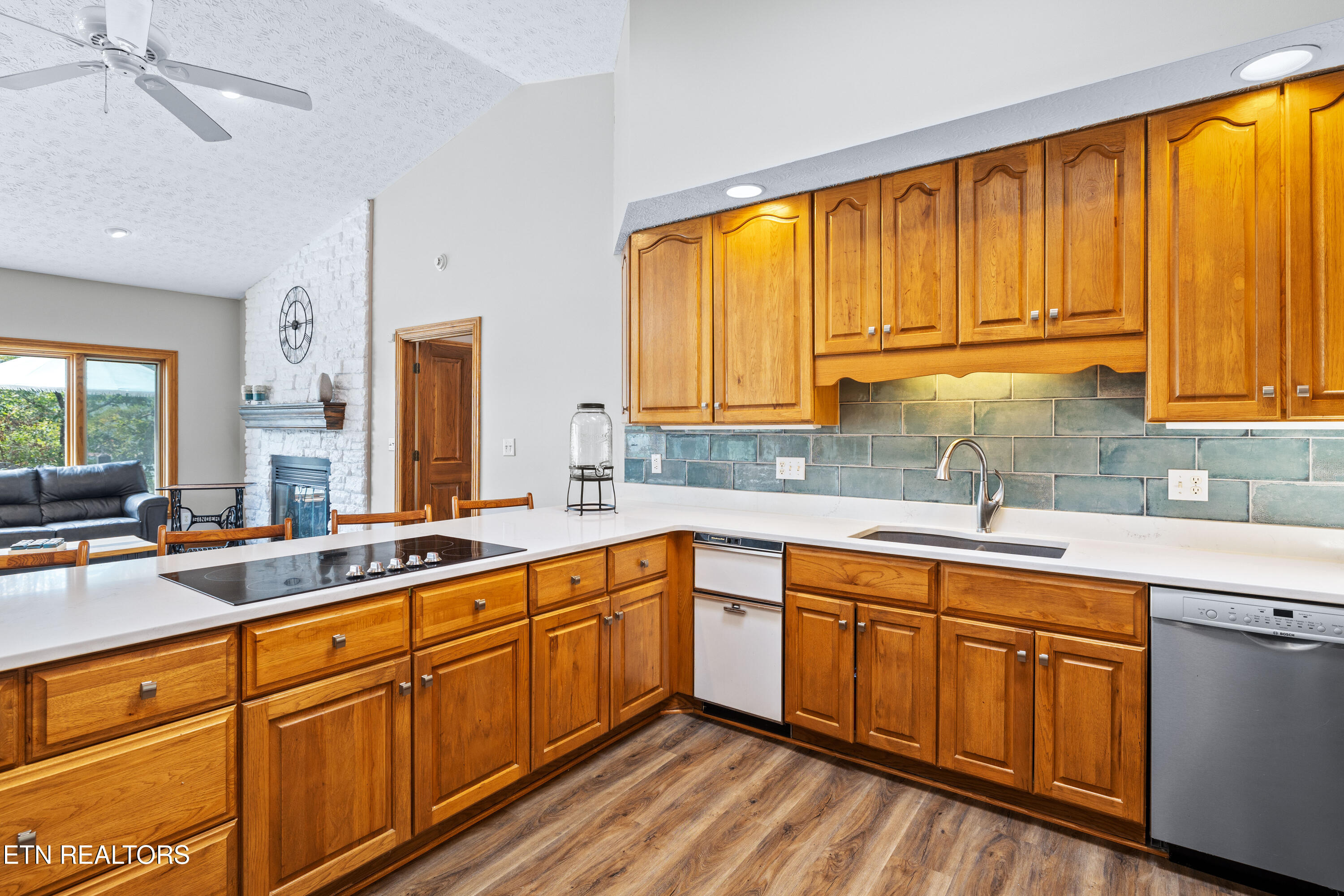 LaFollette, Tennessee, 37766, United States, 3 Bedrooms Bedrooms, ,4 BathroomsBathrooms,Residential,For Sale,1979718