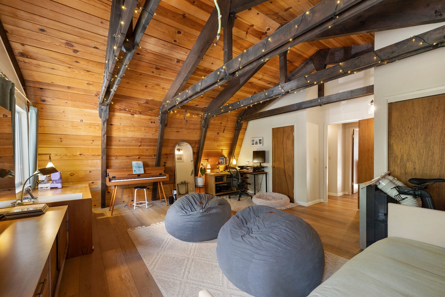  Charming Gambrel-Style Home in a Peaceful Setting - 物件實景