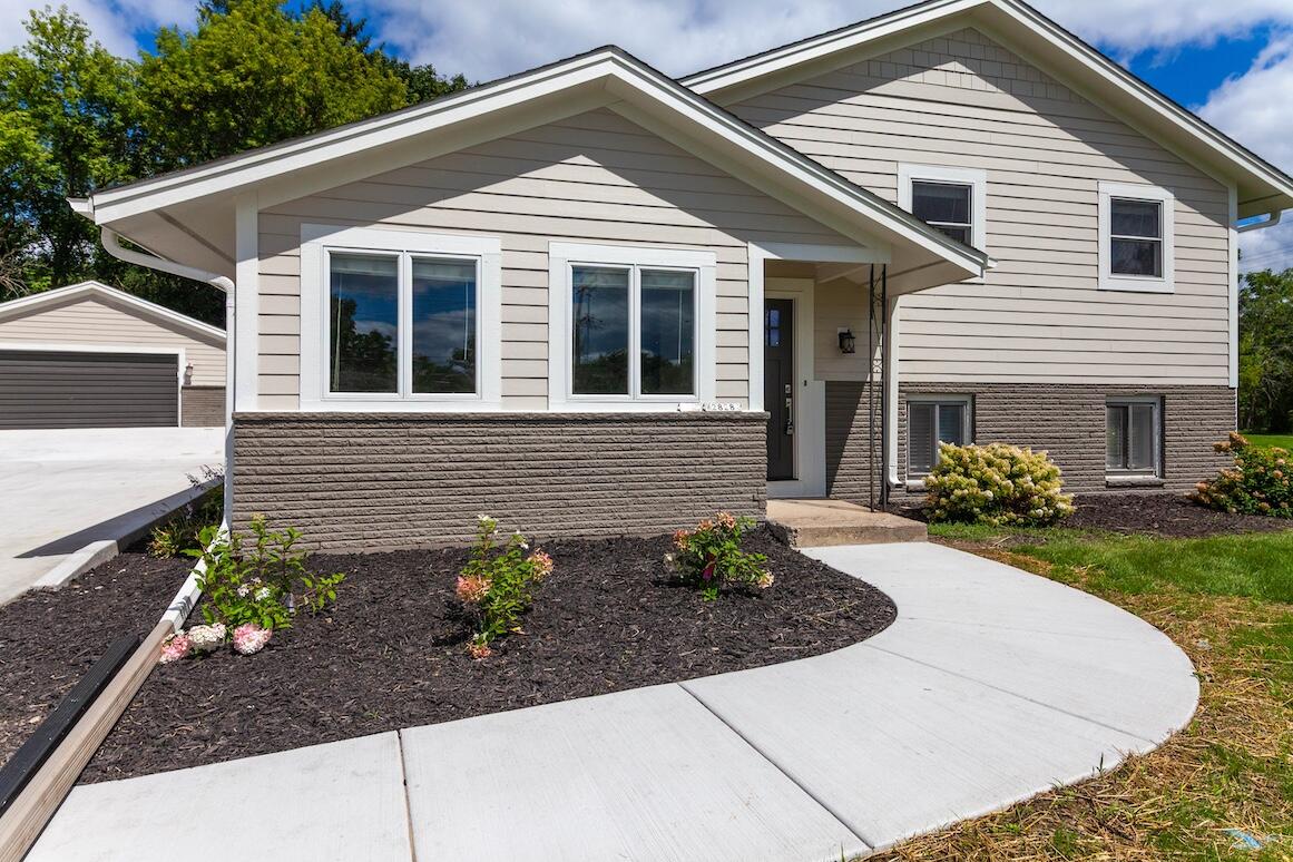 Delafield, Wisconsin, 53072, United States, 3 Bedrooms Bedrooms, ,2 BathroomsBathrooms,Residential,For Sale,1927266