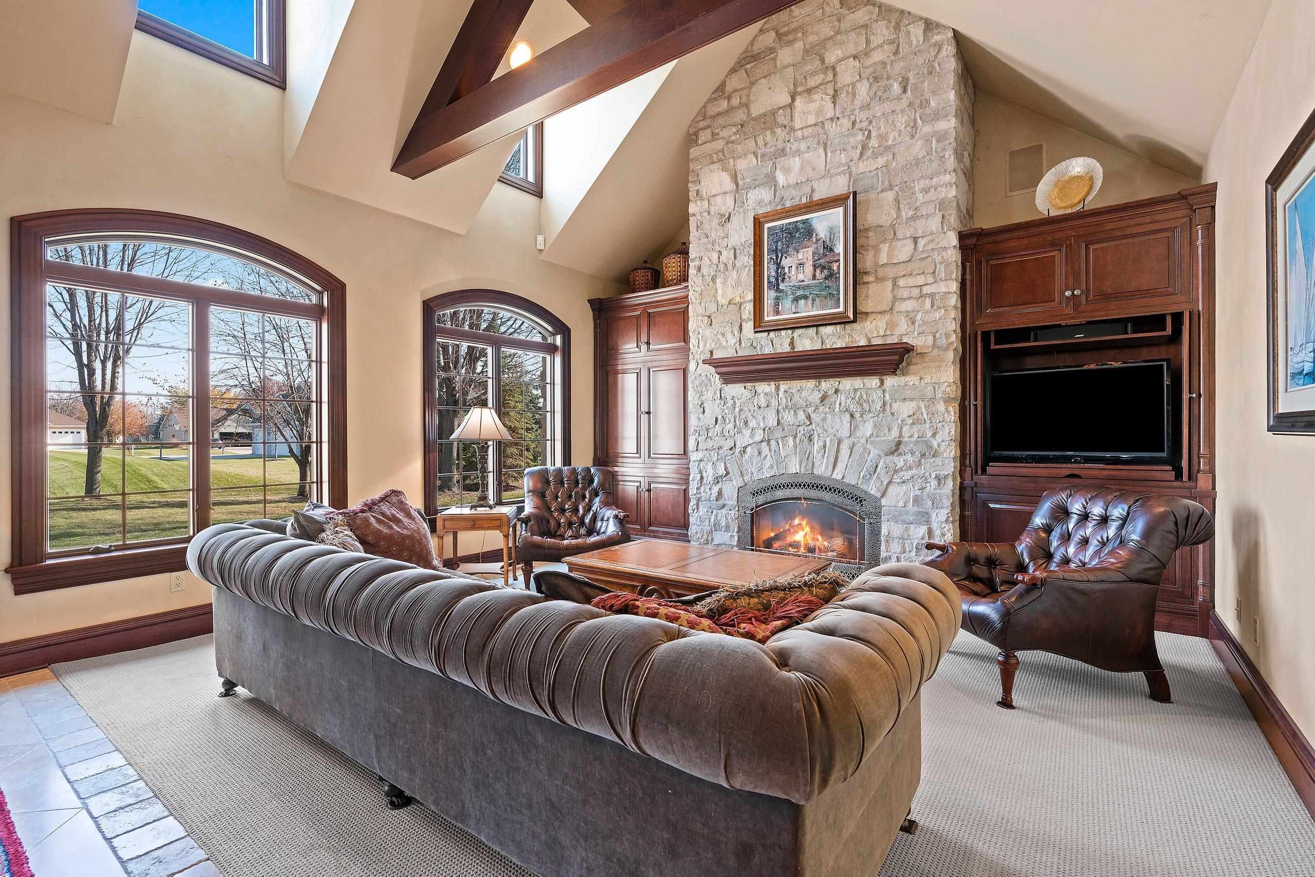 MENASHA, Wisconsin, 54952, United States, 6 Bedrooms Bedrooms, ,5 BathroomsBathrooms,Residential,For Sale,1994548