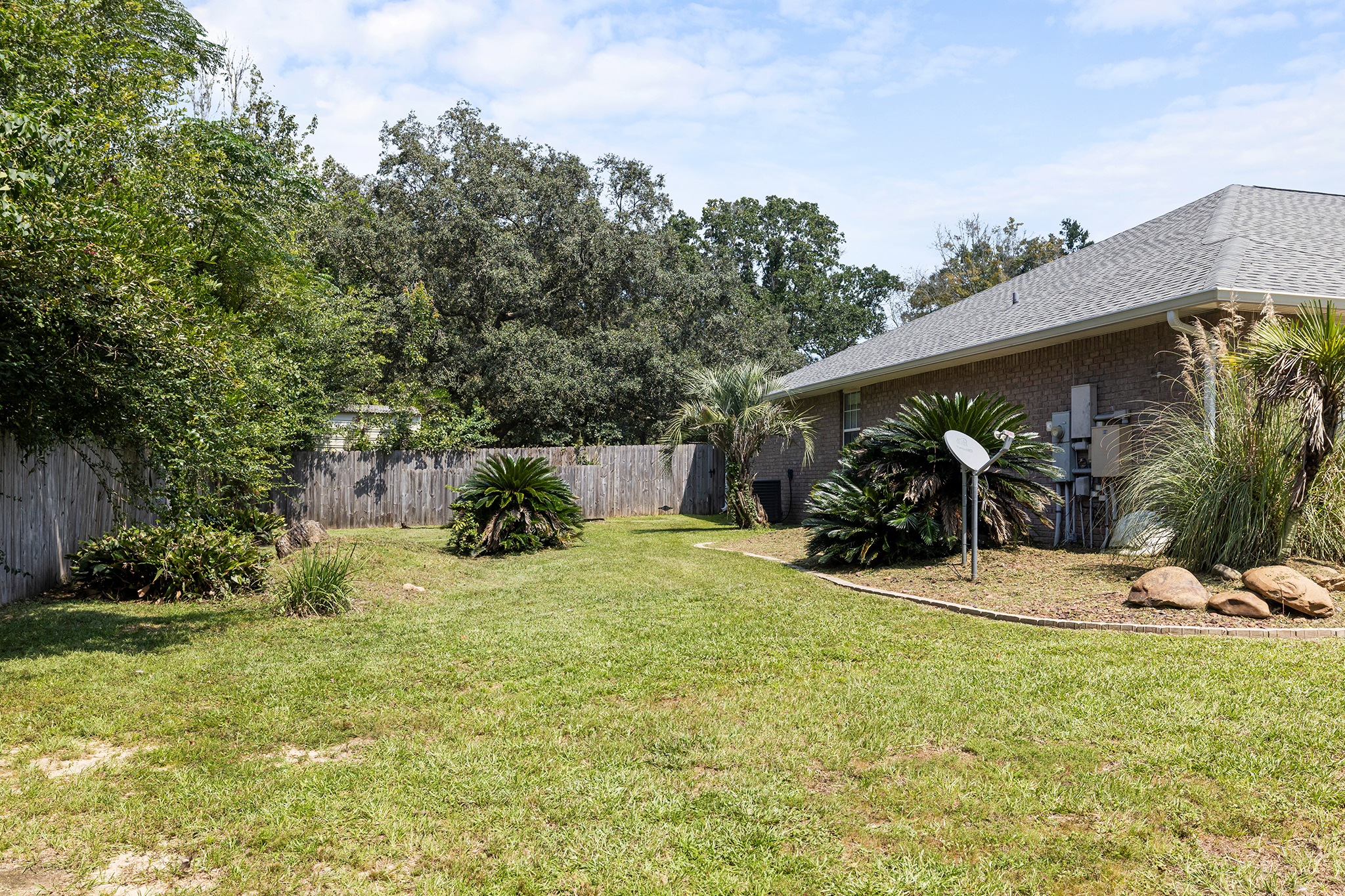  Move-In Ready Home on Nearly an Acre - 物件實景