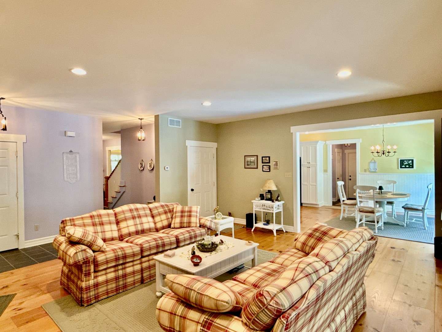Hawley, Pennsylvania, 18428, United States, 3 Bedrooms Bedrooms, ,4 BathroomsBathrooms,Residential,For Sale,1846687