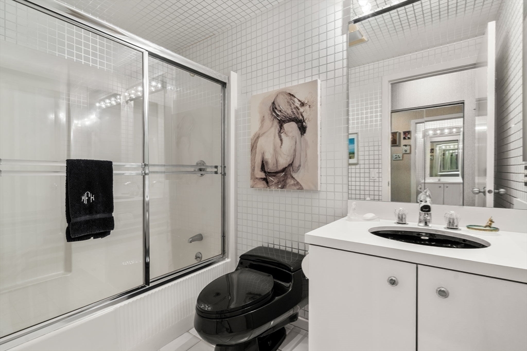 Boston, Massachusetts, 02467, United States, 2 Bedrooms Bedrooms, ,3 BathroomsBathrooms,Residential,For Sale,1940197