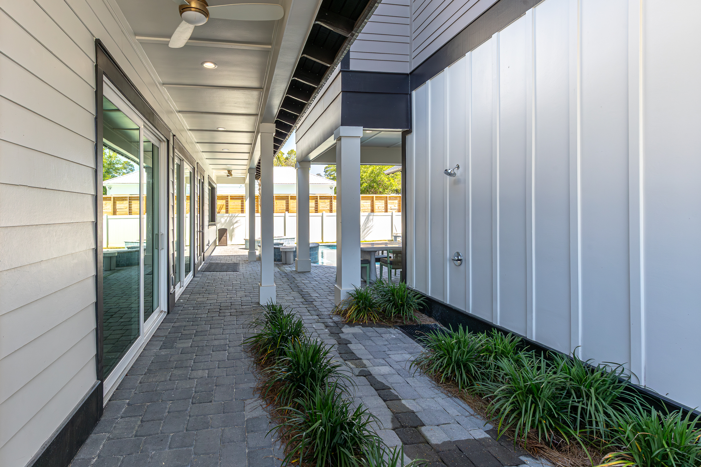  Grand Coastal Retreat With Carriage House And Resort-Style Pool - 物件實景