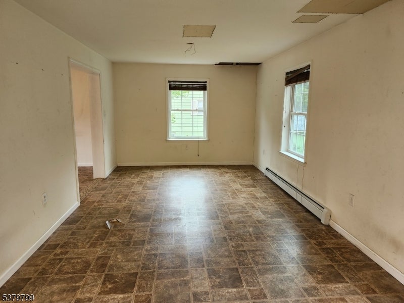 Fairfield Twp., New Jersey, 07004, United States, 3 Bedrooms Bedrooms, ,3 BathroomsBathrooms,Residential,For Sale,1977610