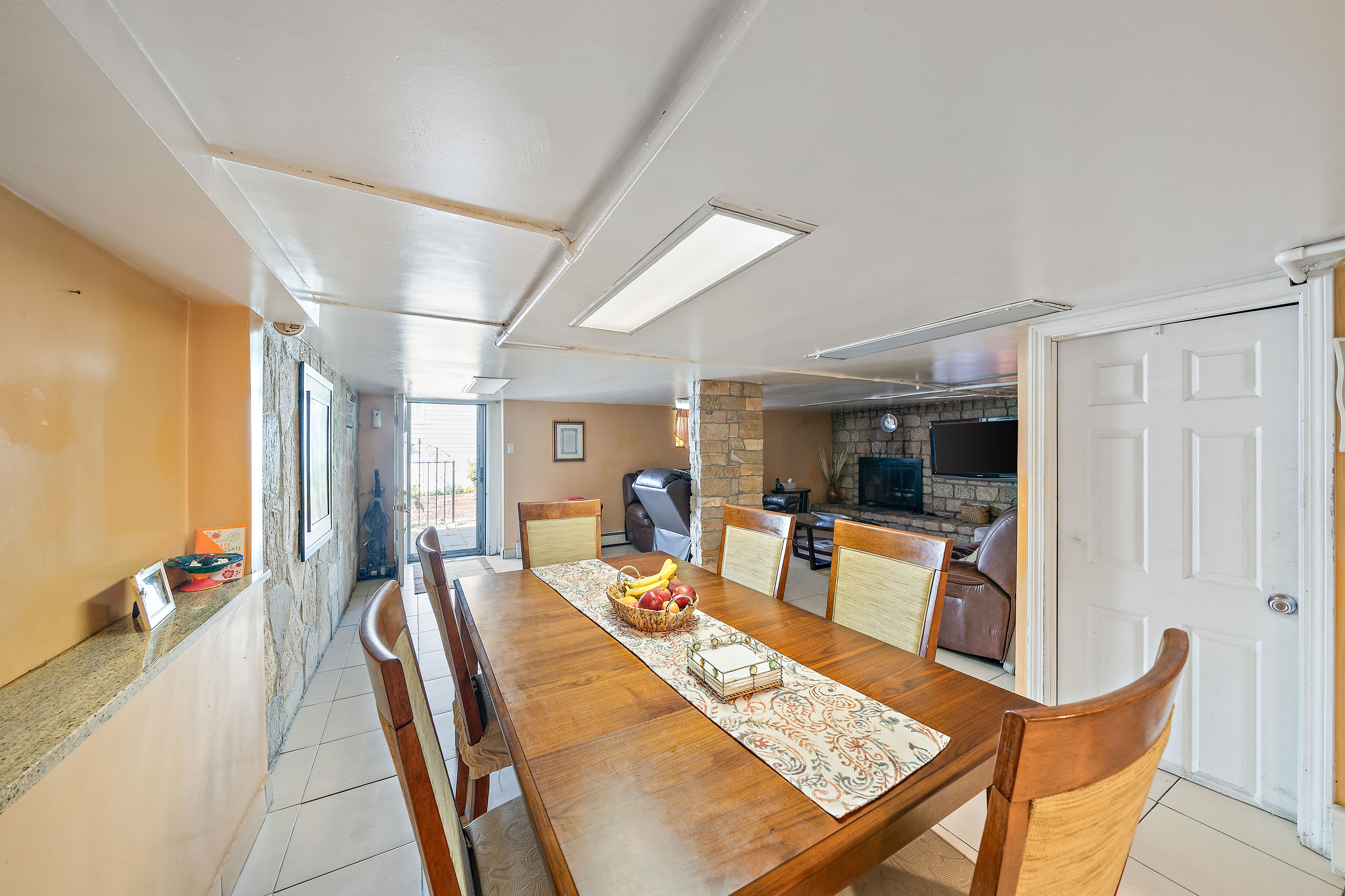 Hull, Massachusetts, 02045, United States, 4 Bedrooms Bedrooms, ,3 BathroomsBathrooms,Residential,For Sale,1870933