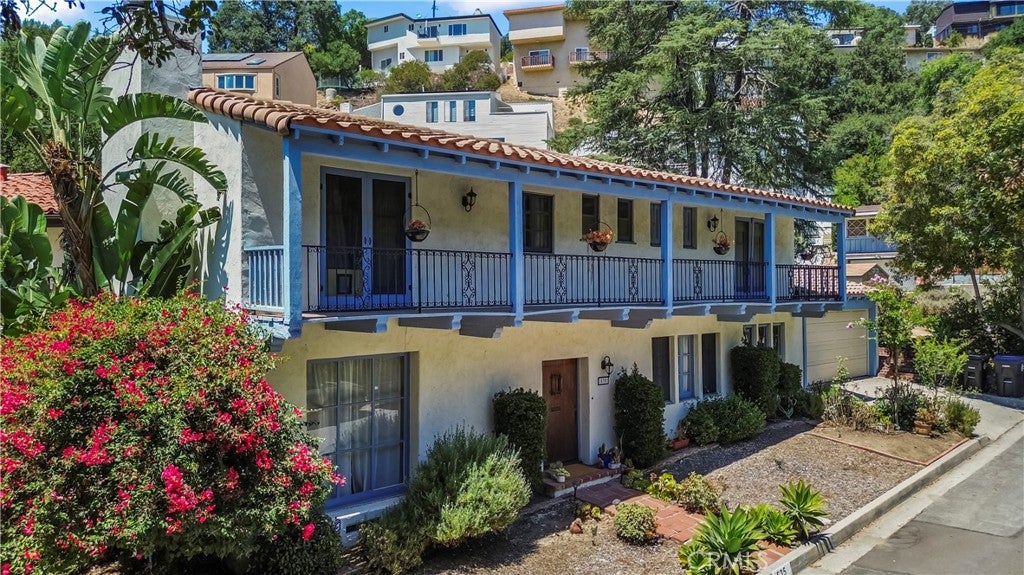 Glendale, California, 91206, United States, 2 Bedrooms Bedrooms, ,2 BathroomsBathrooms,Residential,For Sale,1914154