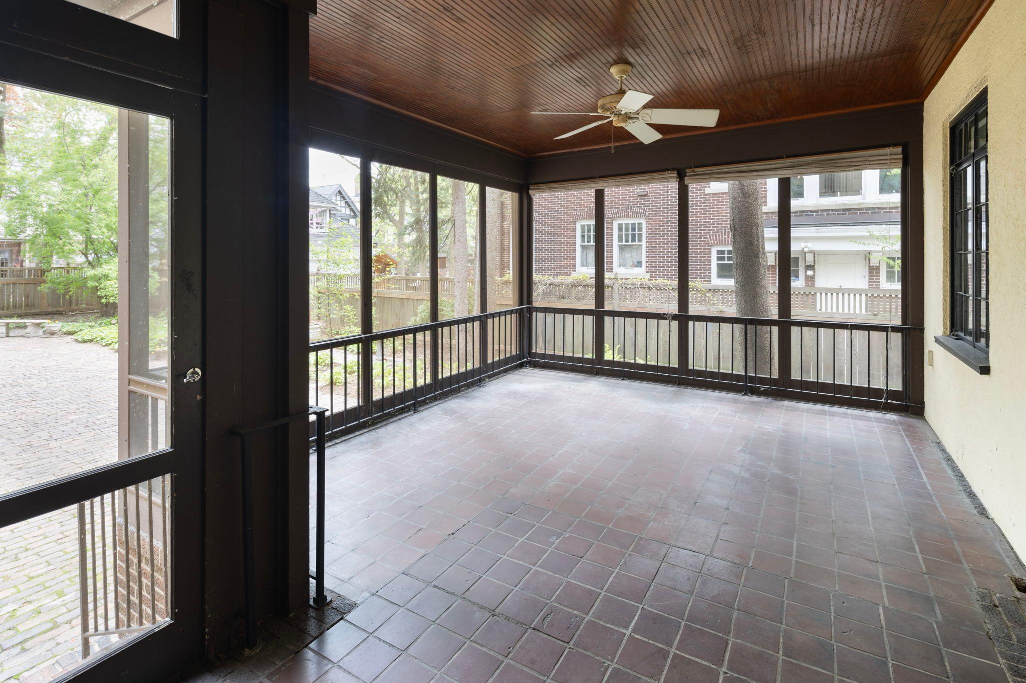 Minneapolis, Minnesota, 55403, United States, 3 Bedrooms Bedrooms, ,2 BathroomsBathrooms,Residential,For Sale,1714237