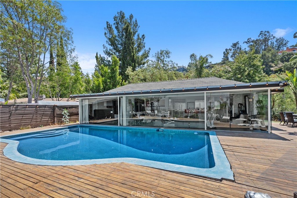 Los Angeles, California, 90068, United States, 2 Bedrooms Bedrooms, ,2 BathroomsBathrooms,Residential,For Sale,1918041