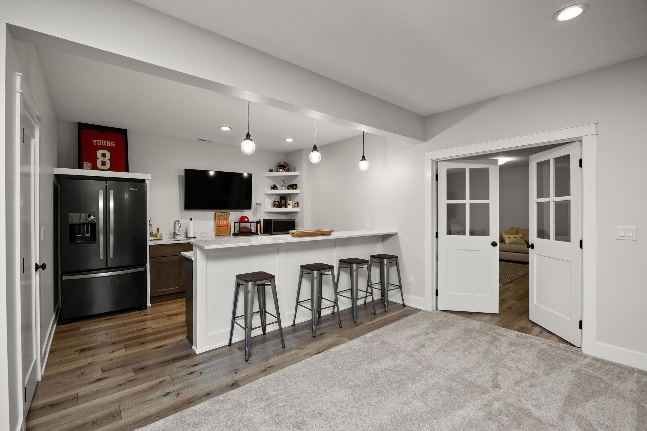 Madrid, Iowa, 50156, United States, 6 Bedrooms Bedrooms, ,5 BathroomsBathrooms,Residential,For Sale,1974254