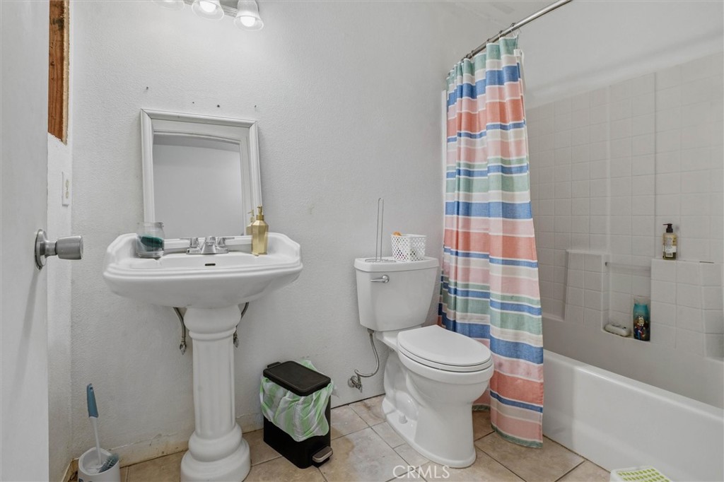 Paso Robles, California, 93446, United States, 5 Bedrooms Bedrooms, ,2 BathroomsBathrooms,Residential,For Sale,2034099