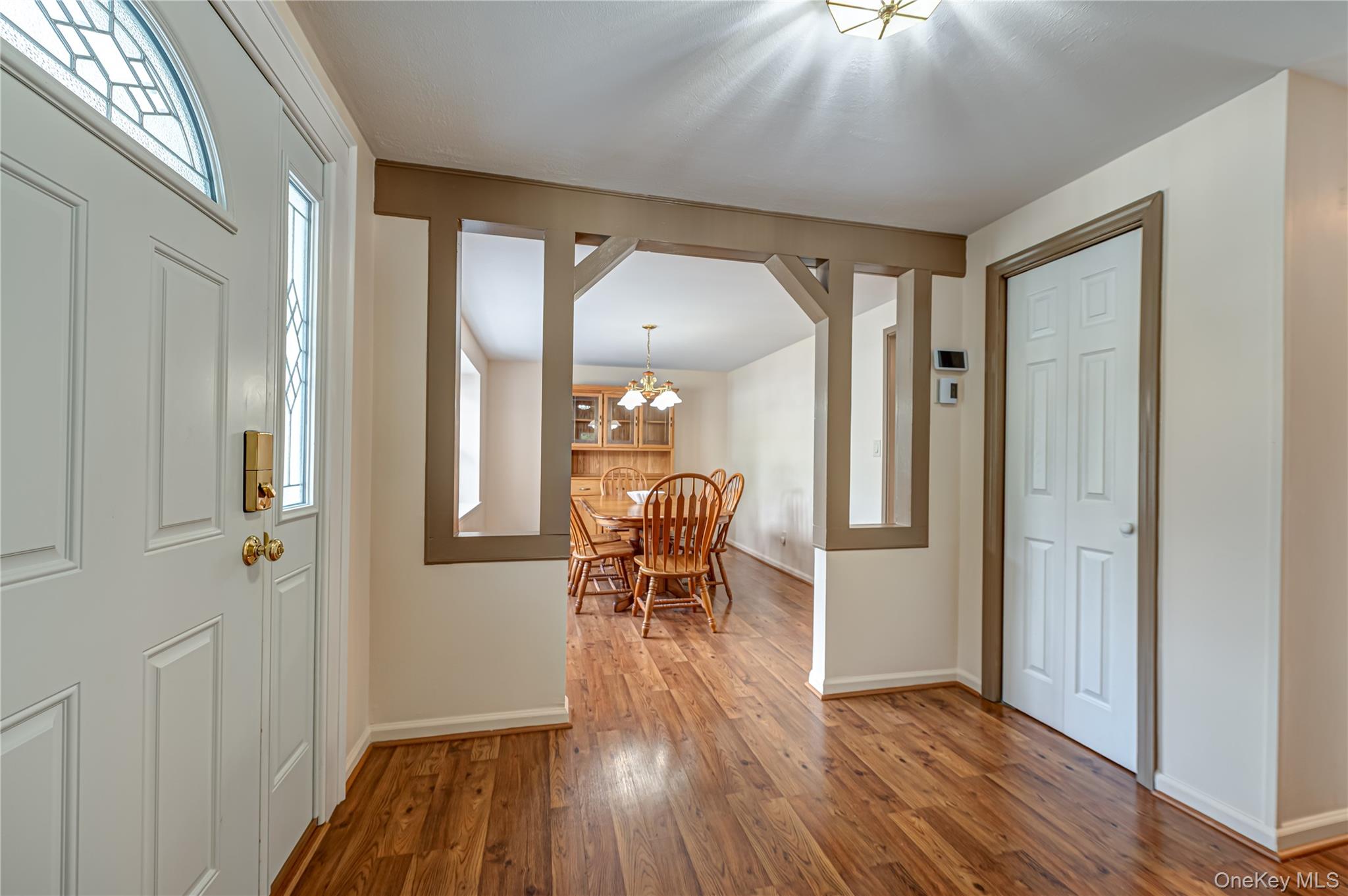  16 Sussex Lane, Lake Grove, NY, 11755 - 物件實景