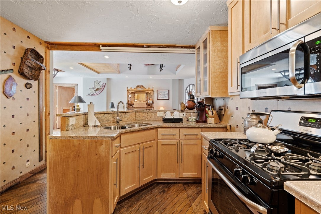 Cleveland, Ohio, 44113, United States, 3 Bedrooms Bedrooms, ,4 BathroomsBathrooms,Residential,For Sale,1984065