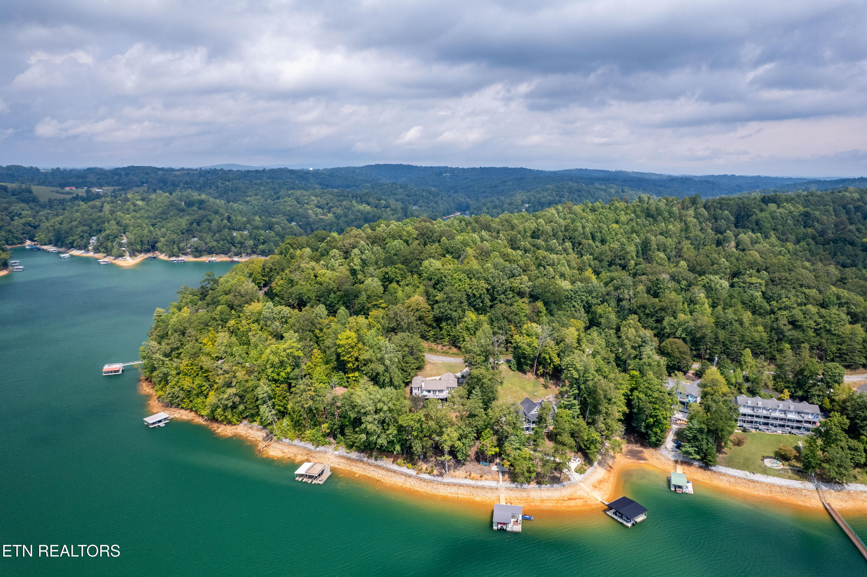 LaFollette, Tennessee, 37766, United States, 3 Bedrooms Bedrooms, ,4 BathroomsBathrooms,Residential,For Sale,1979718