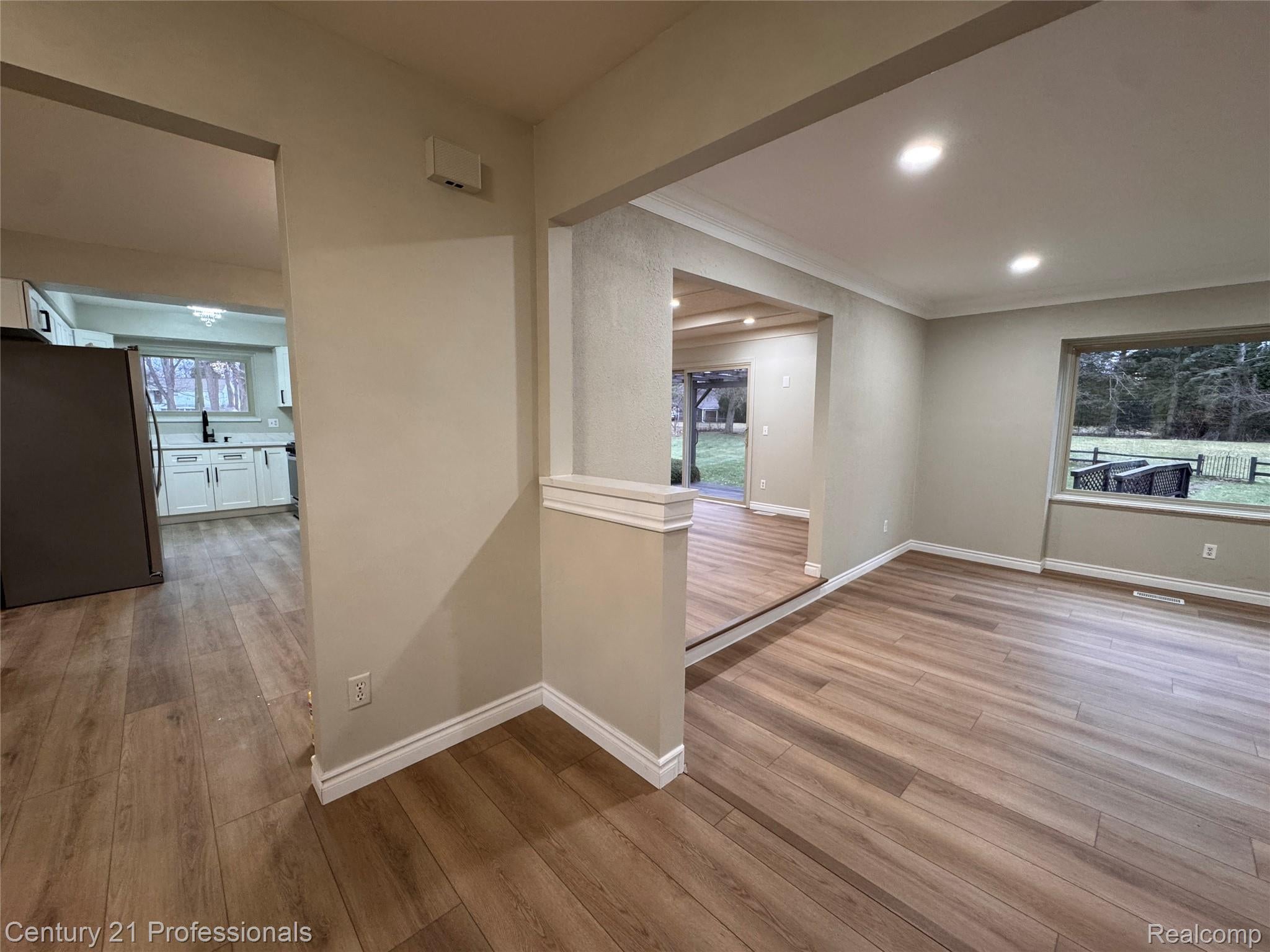 Troy, Michigan, 48085, United States, 4 Bedrooms Bedrooms, ,3 BathroomsBathrooms,Residential,For Sale,2009052