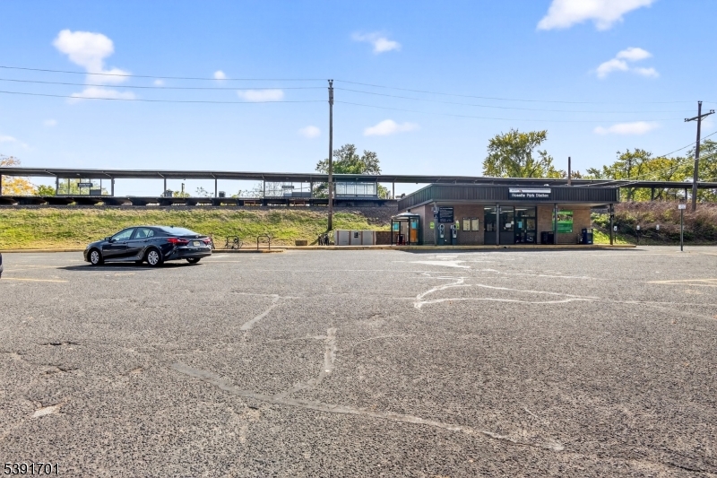 Roselle Park Boro, New Jersey, 07204, United States, 4 Bedrooms Bedrooms, ,3 BathroomsBathrooms,Residential,For Sale,1970229