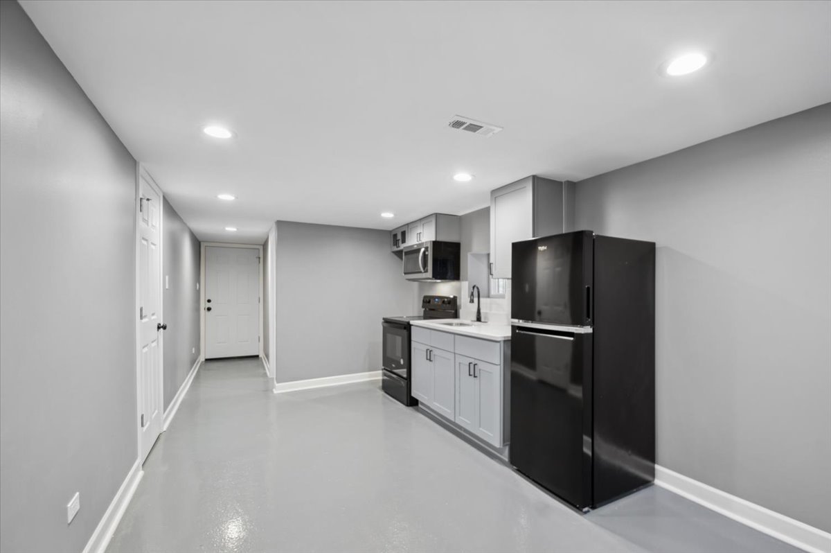 Chicago, Illinois, 60639, United States, 6 Bedrooms Bedrooms, ,Residential,For Sale,1974206