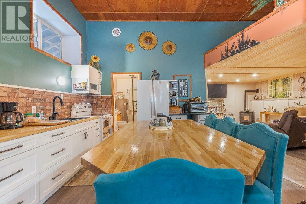 MALAKWA, British Columbia, V0E 2J0, CA, 2 Bedrooms Bedrooms, ,Residential,For Sale,1839032