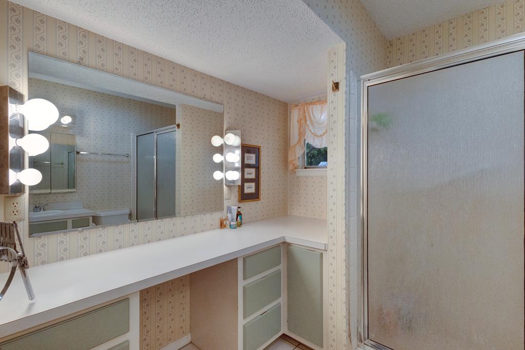 Fredericksburg, Texas, 78624, United States, 4 Bedrooms Bedrooms, ,2 BathroomsBathrooms,Residential,For Sale,2005088