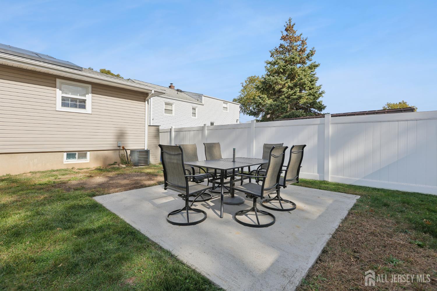 Woodbridge Proper, New Jersey, 07095, United States, 3 Bedrooms Bedrooms, ,2 BathroomsBathrooms,Residential,For Sale,1969117