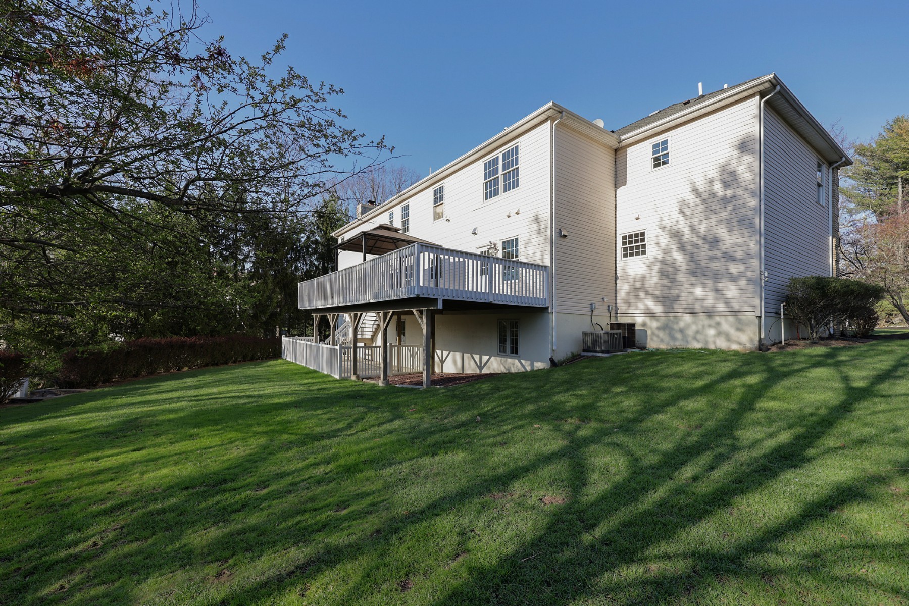  Impressive Seven Bedroom Colonial Offer Privacy and Practicality - 物件實景