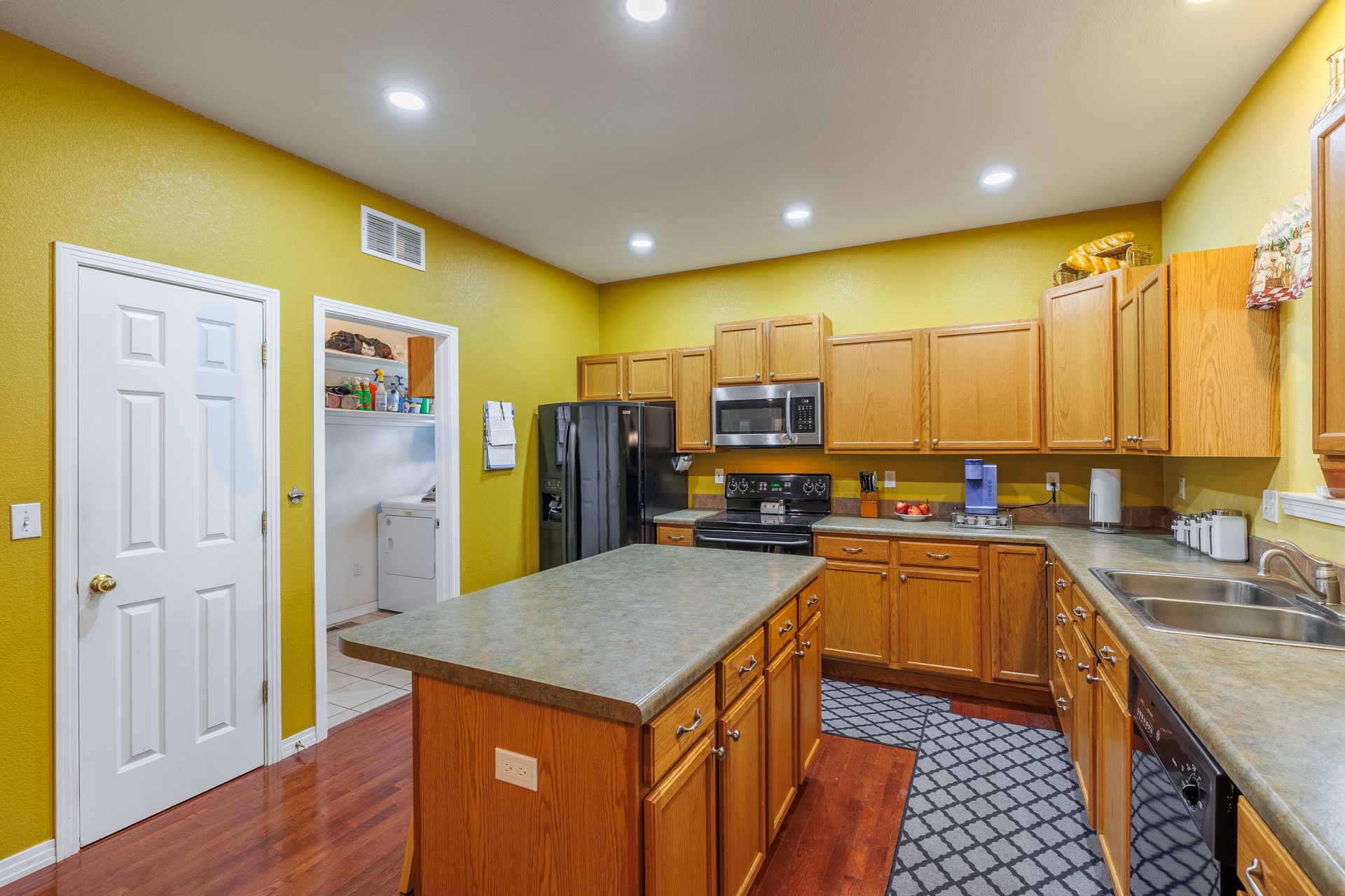 Woodland Park, Colorado, 80863, United States, 4 Bedrooms Bedrooms, ,3 BathroomsBathrooms,Residential,For Sale,1925072