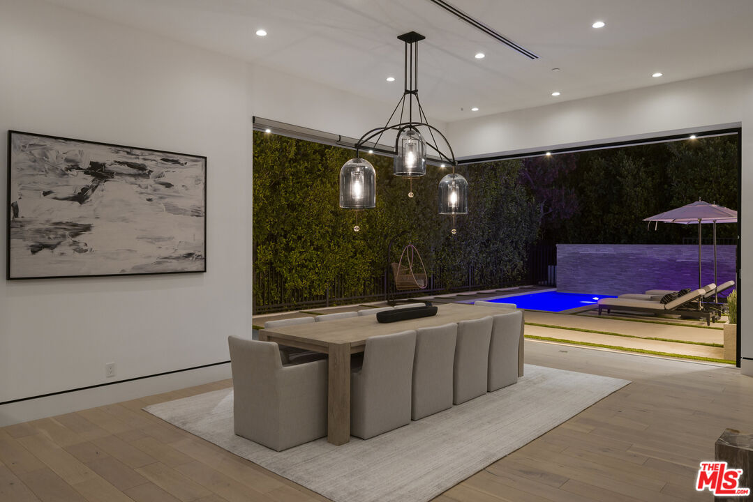 Los Angeles, California, 90049, United States, 4 Bedrooms Bedrooms, ,5 BathroomsBathrooms,Residential,For Sale,1862276