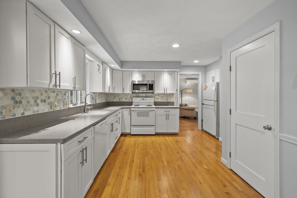 Lynn, Massachusetts, 01904, United States, 4 Bedrooms Bedrooms, ,2 BathroomsBathrooms,Residential,For Sale,2048427
