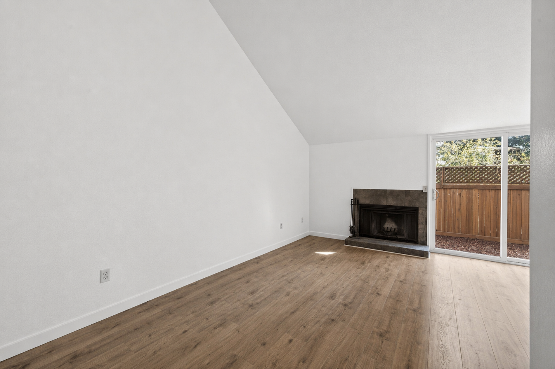  230 Courtyards E - 物件實景